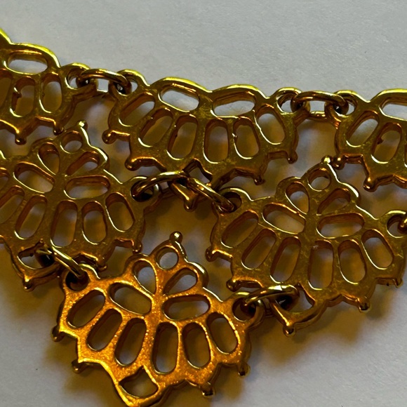 Vintage Trifari Gold Floral Necklace - Picture 4 of 7